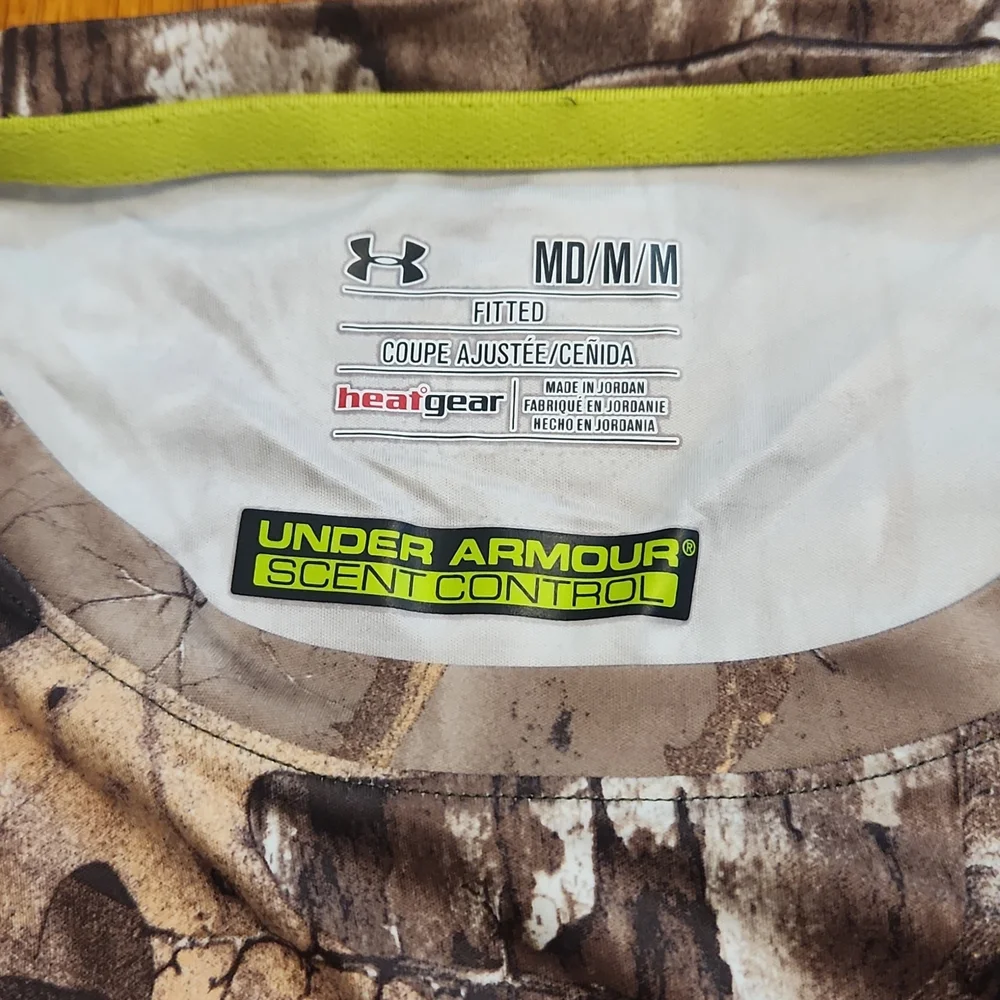 Women's Under Armour camo tee - Picture 2 of 4